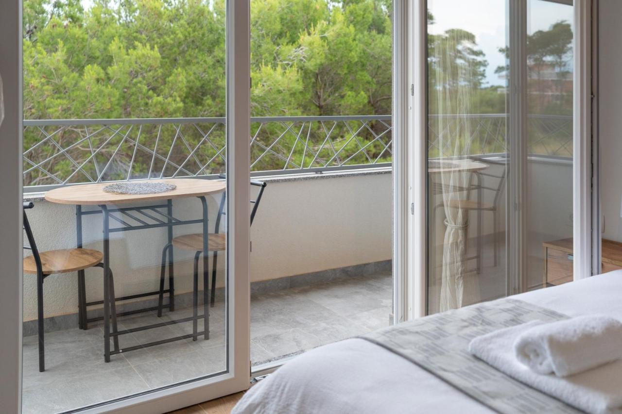 Number One Apartments Vir Exterior foto